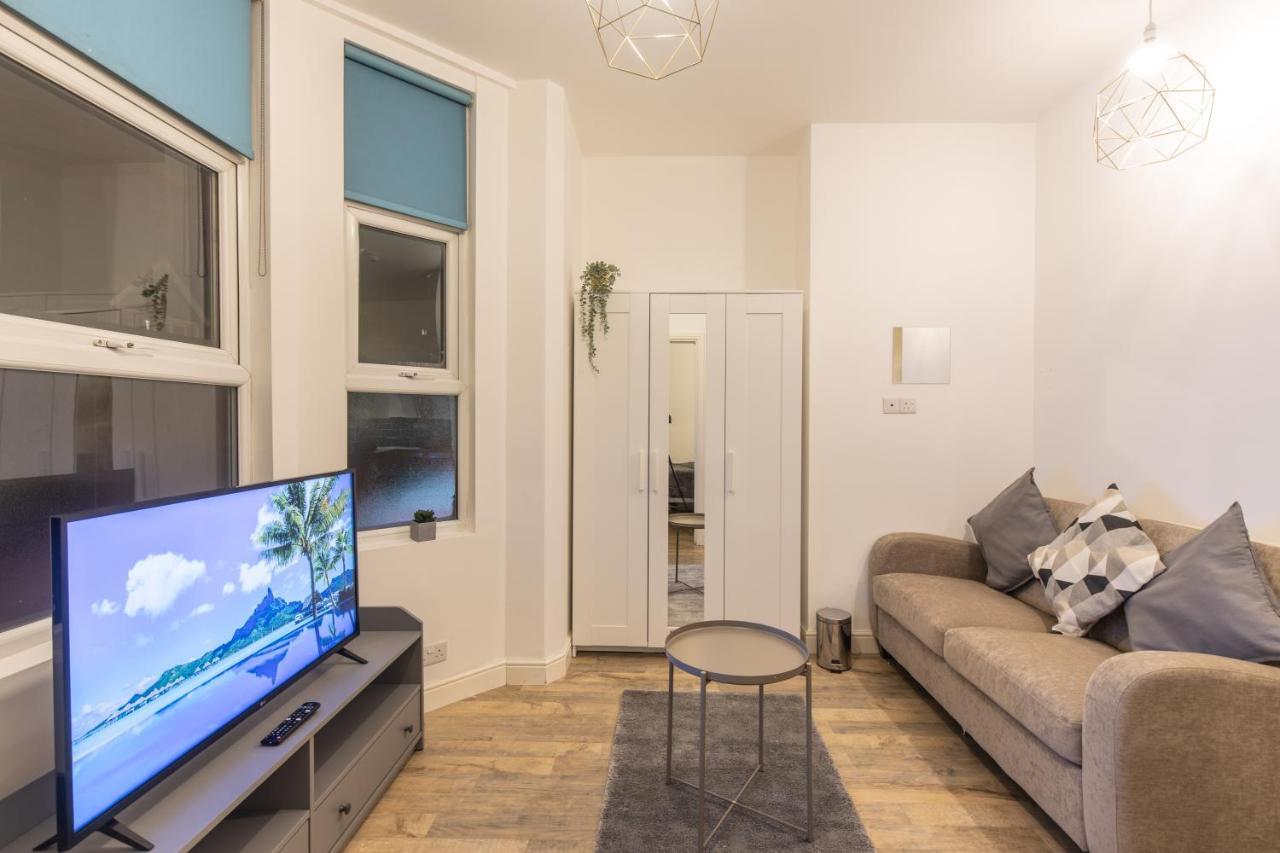 Cosy Modern Apartment, Grand Victorian Building, 5 Mins To Coventry City Centre Room photo